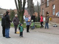 Warten bis der Osterhase alles versteckt hat