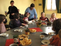An den Kakao-Tisch