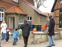 Die Bürgermeisterin läutete das Ostereiersuchen ein