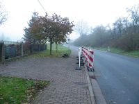 Bordsteinkante am Friedhof