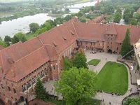 Burghof vom Turm fotografiert