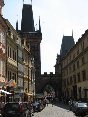 Blick zum Tor der Karlsbrücke