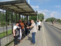 Wieder an der Straßenbahnhaltestelle