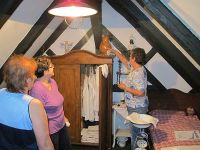 Einräumen des Schranks