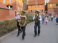 Fackelumzug mit Musik