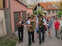 Fackelumzug mit Musik