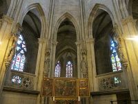 Hoher Chor mit Buntglasfenstern