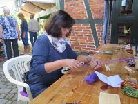 Waidfest - Antje Tillman beim Brettchenweben