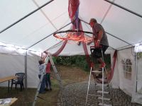 Vorbereitung aufs Waidfest - Dekoration