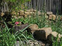 Sandsteinmauer am Waidbeet