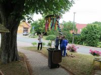 Abschmücken des Maibaums