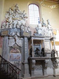 Herbstfahrt - Grabmal in der Kirche