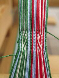 Brettchengewebe mit Waidfäden