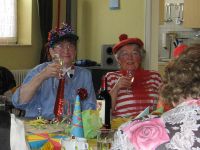 Augen auf und Tassen hoch